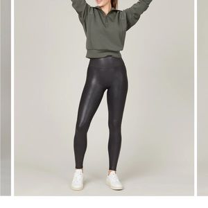 Size small, worn once and missed return window. Amazing leggings!!